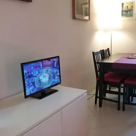 Apartamento Davanti Al Castello E Al Mare