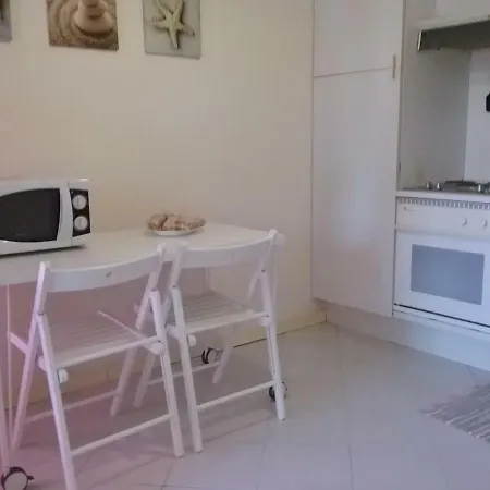 Apartamento Davanti Al Castello E Al Mare