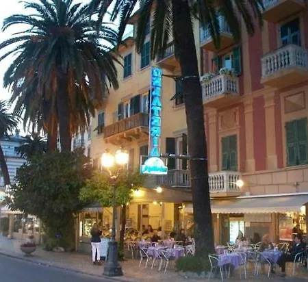 Davanti Al Castello E Al Mare * راباللو